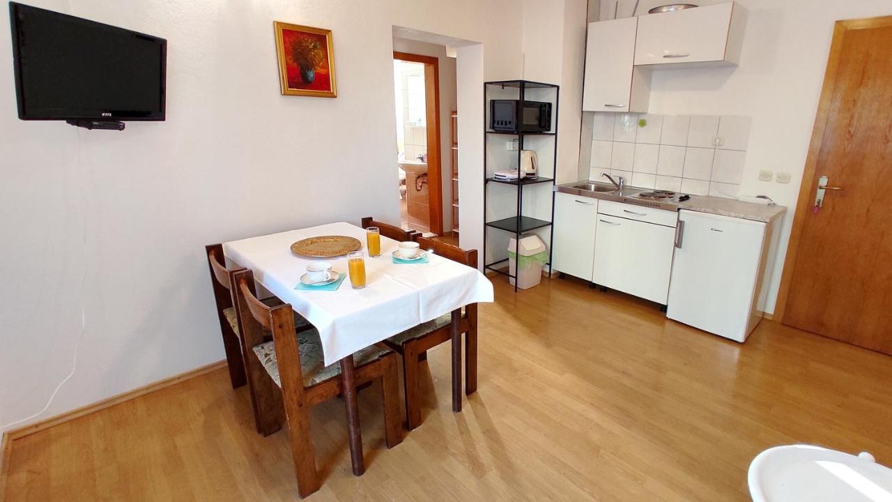 Apartments Martin Drvenik  Extérieur photo